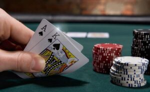 Aprenda as regras e como jogar poker no guia do SuperPoker