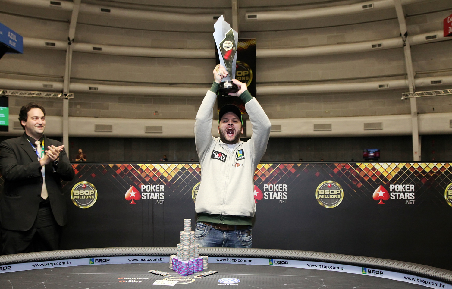 Saulo Sabioni campeão do Main Event do BSOP Millions