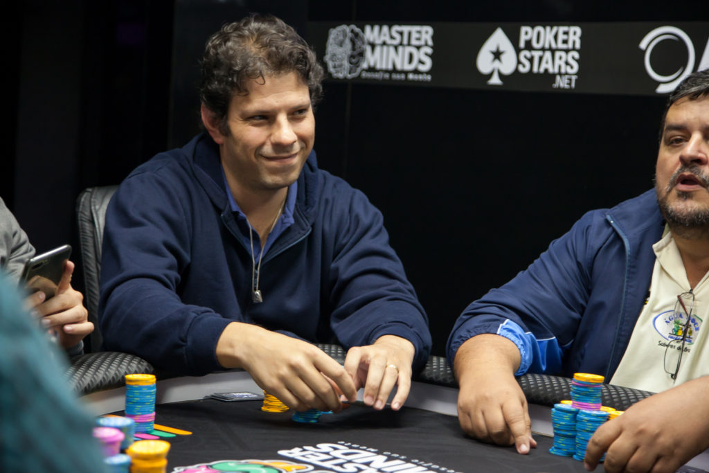 Caio Mansur na mesa final do High Roller do MasterMinds