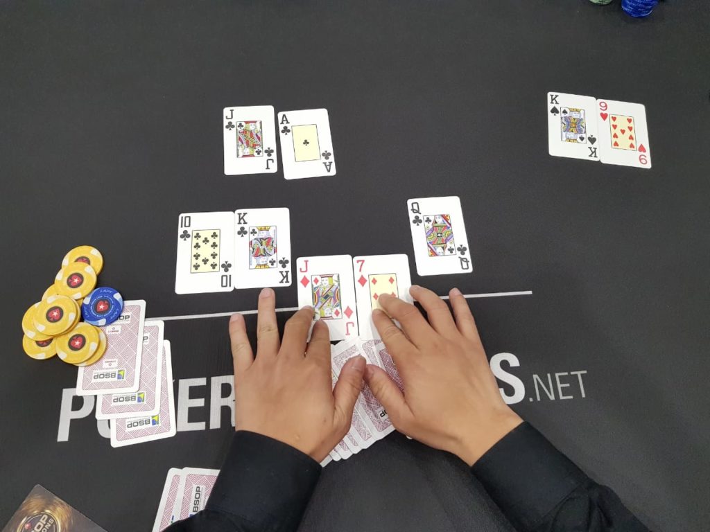 Royal Flush no 3-handed do Short Deck do BSOP Millions