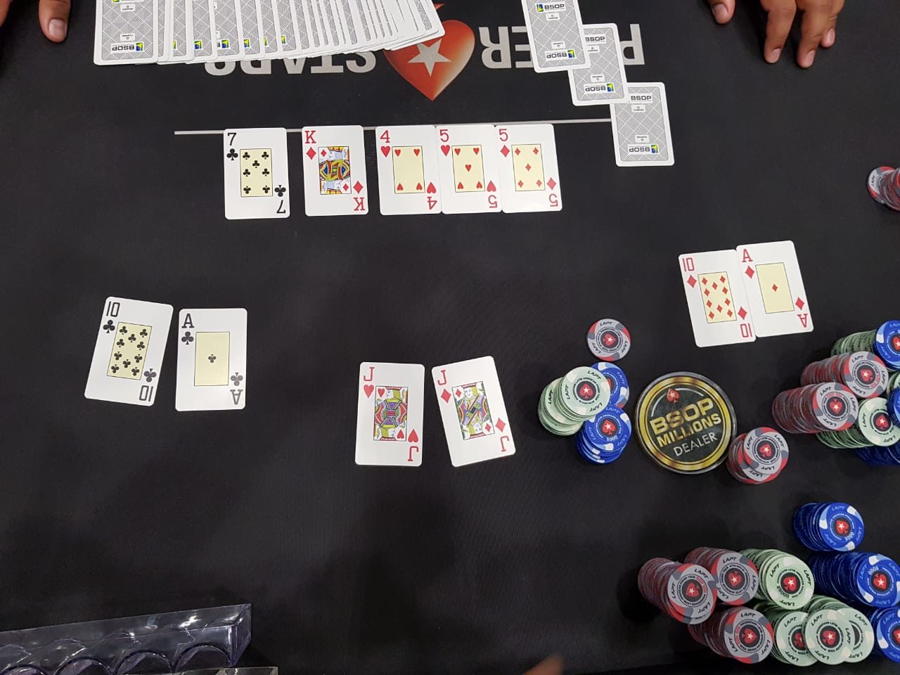 Mão Final do Mega Stack 300K do BSOP Winter Millions