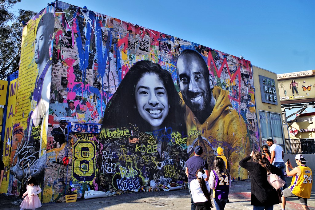 Homenagem feita a Kobe Bryant e sua filha, Gianna, em Los Angeles