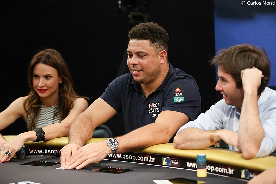 Ronaldo viu o oponente acertar um flush runner runner