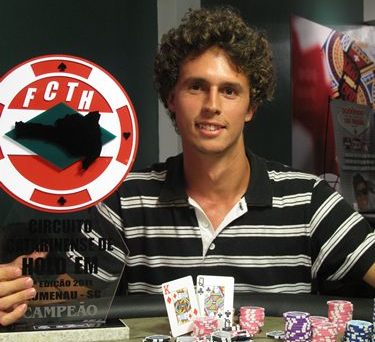 Bons resultados no poker coincidiram com a decisão de largar o tênis