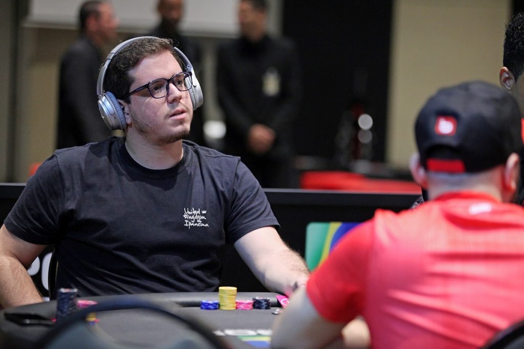 Brunno Botteon irá iniciar a mesa final como chip leader