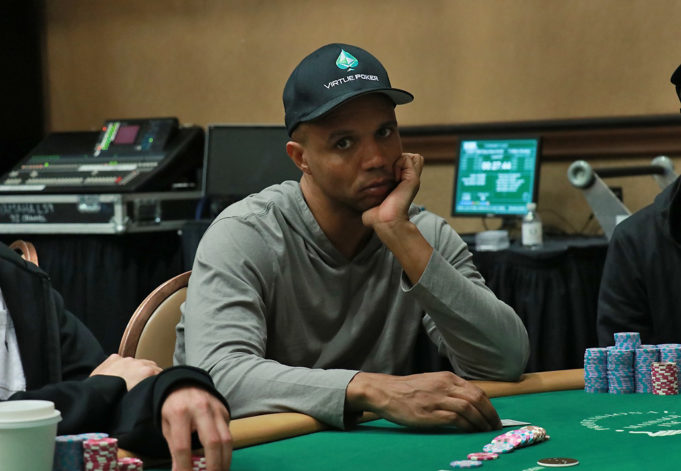 Phil Ivey é o segundo jogador que mais acumula braceletes na história da WSOP