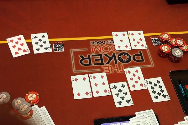 A mão que ocasionou mais um acionamento do bad beat jackpot (Foto: Reprodução/Station Casinos)