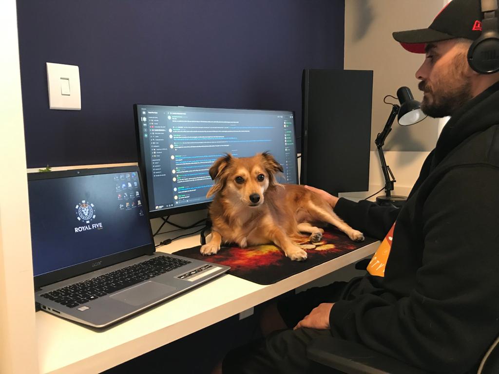 Luiz Laux com Sansa, sua companheira de grind