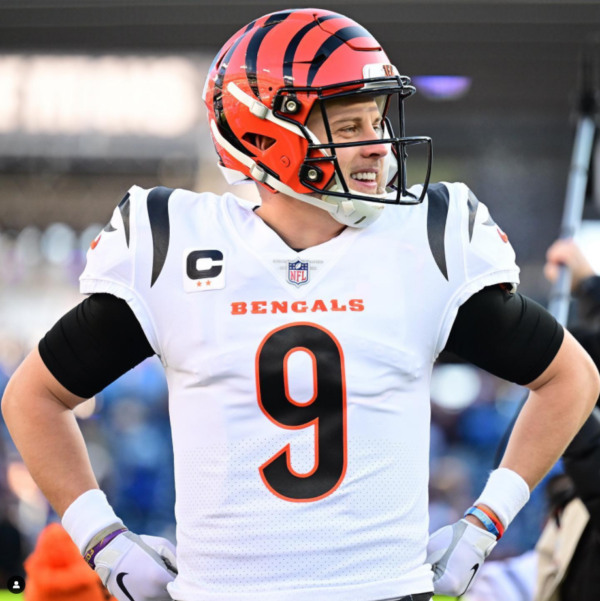 O Cincinnati Bengals, do quarterback Joe Burrow (foto), tem muita grana de Mattress Mack em mãos (Foto: Reprodução/Instagram @bengals)