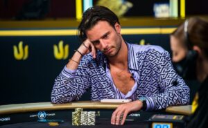A mão vencida por Tom Vogelsang distribuiu uma bolada (Foto: Triton Poker)