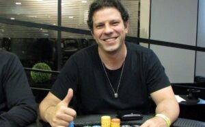 Caio Mansur garantiu um bom stack para o Dia 2