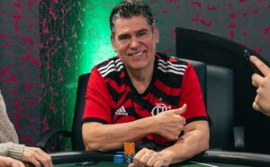 Dominick French viaja o mundo jogando poker