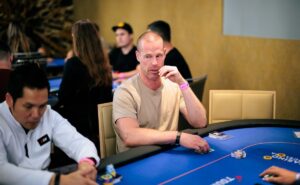 Patrik Antonius fez confusão e ficou short stack