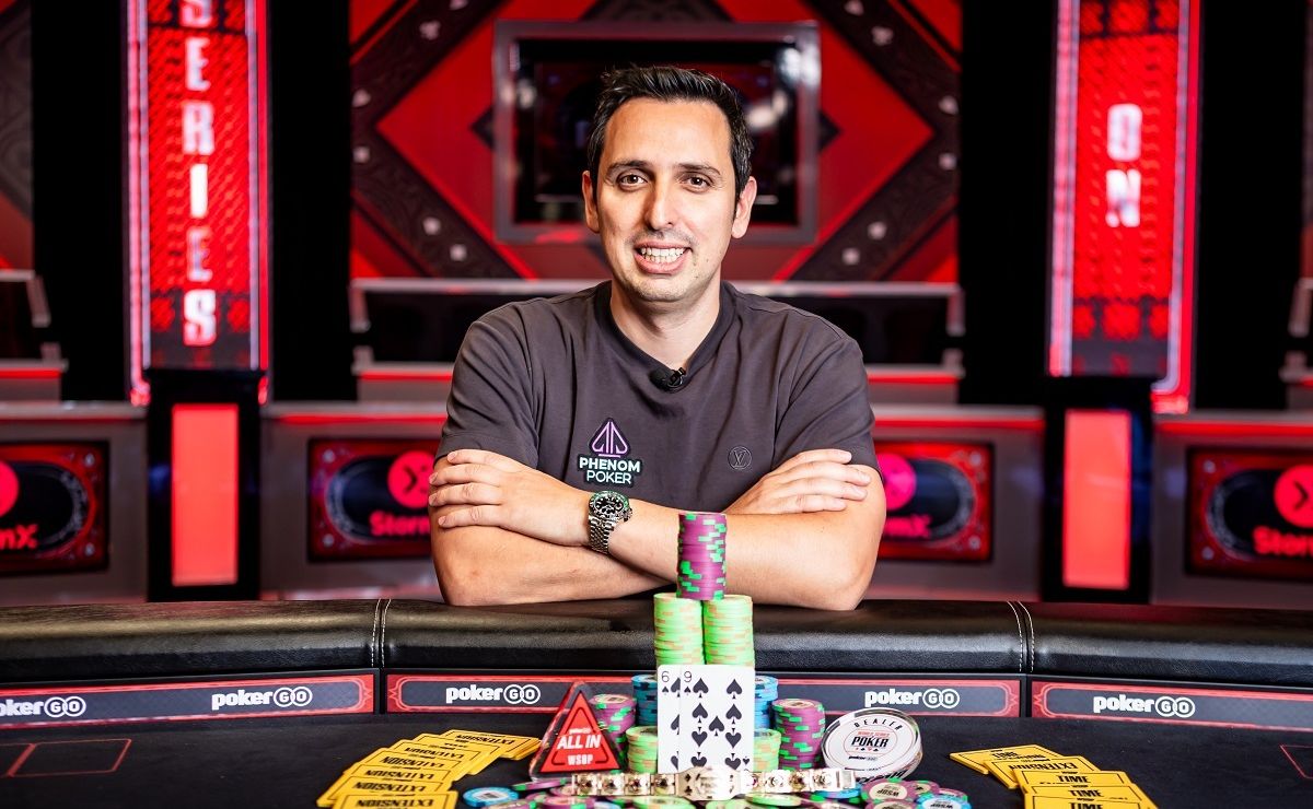 Sergio Aido agora possui dois braceletes da série mundial (Foto: WSOP)