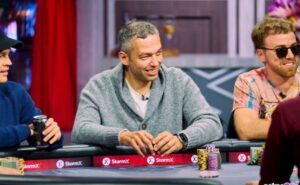 Sameh Elamawy fez uma jogada que deixou os jogadores do High Stakes Poker surpresos (Foto: PokerGO)