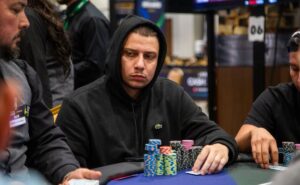 Gabriel Aires avançou no topo do chip count