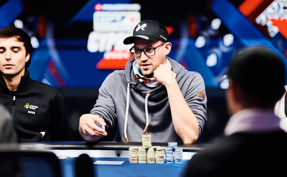 Robert James está em vantagem no Main Event do EPT Chipre