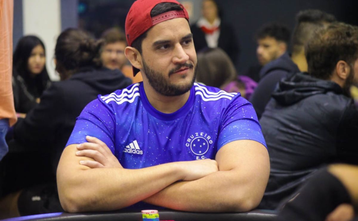 Igor Leão ficou com a medalha de prata no Sunday Million