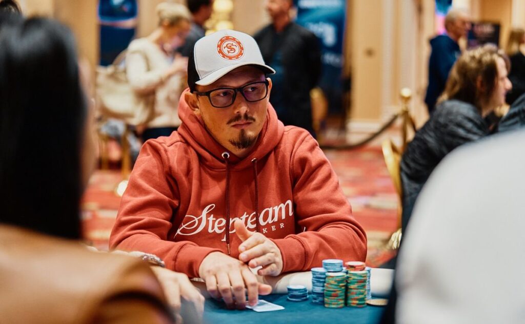Leocir Carneiro é o melhor brasileiro entre os vivos no WPT WC (Foto: WPT)
