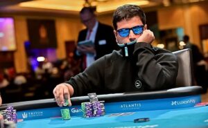 Marcelo Aziz tem a chance de fazer história (Foto: Tomas Stacha/PokerNews)