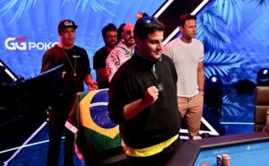 Marcelo Aziz não investiu nada para chegar à WSOP Paradise (Foto: Tomas Stacha/PokerNews)