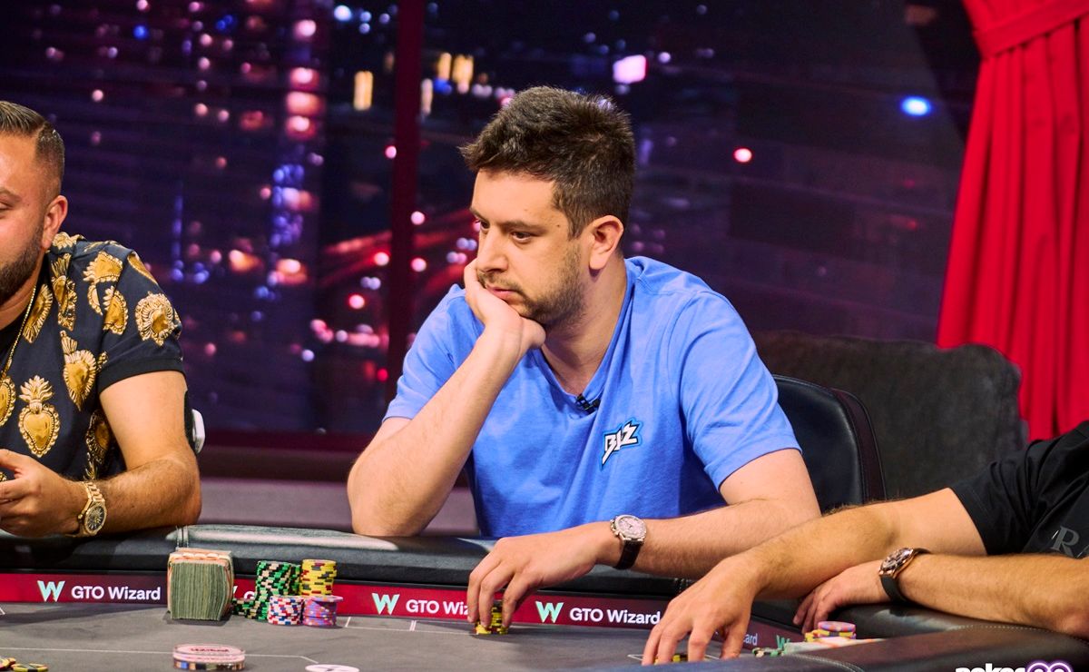 Jared Bleznick teve um dolorido revés no fim da sessão (Foto: Reprodução/X @PokerGO)