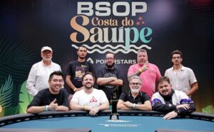 Mesa-finalistas do BSOP Costa do Sauípe, liderados por Gabriel Medeiros (Foto: BSOP)